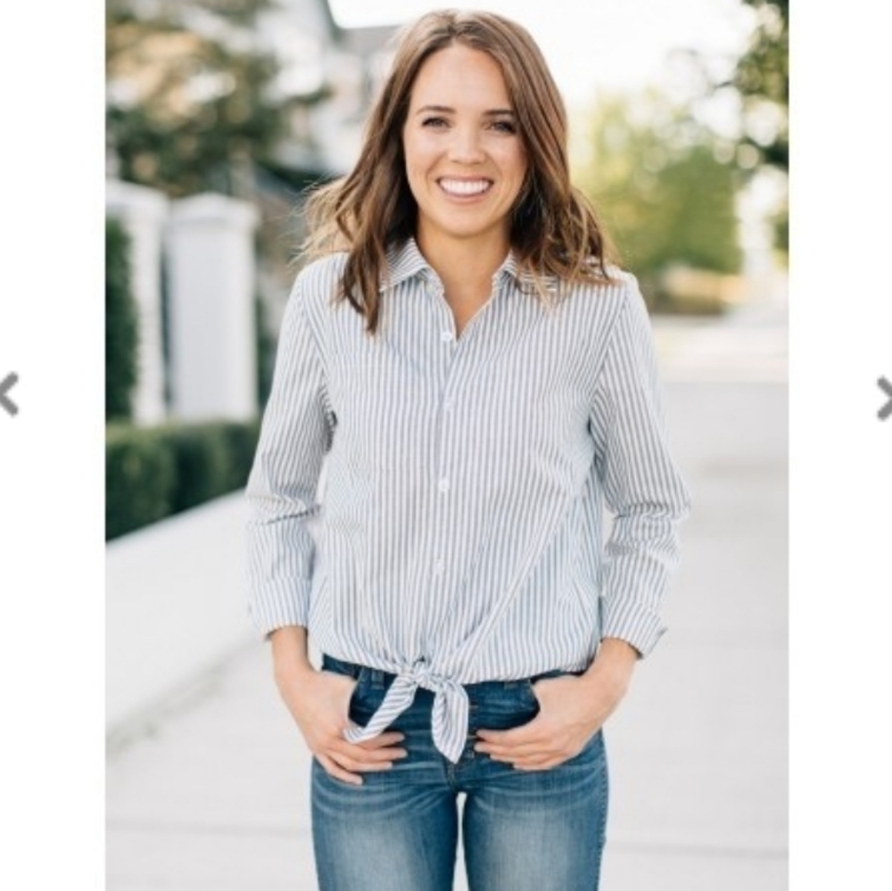 NWT Button down striped top‎ with tie